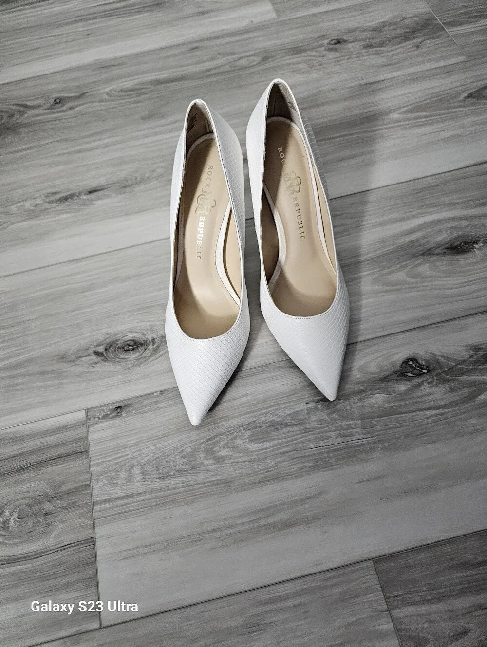 Elegant White Pointed Toe Stiletto Heels Sz 9.5